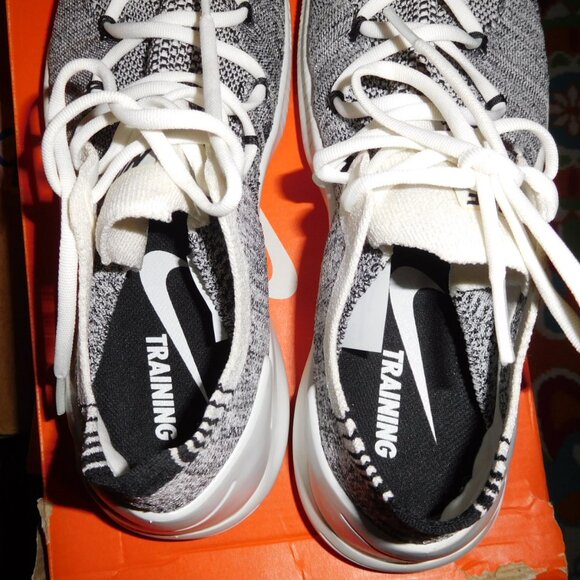 NEW 9.5M LADIES NIKE FREE TR FLYKNIT 3 CARDIO SNEKAERS BLACK WHITE - Picture 6 of 8